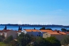 Fažana-stambeno-poslovna kuća s pogledom na more, Fažana, بيت