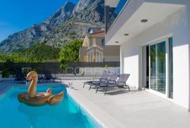 Bast, luksuzna vila sa bazenom na mirnoj lokaciji - 254 m2, Baška Voda, Casa