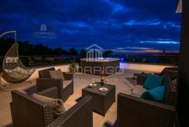 Bast, luksuzna vila sa bazenom na mirnoj lokaciji - 254 m2, Baška Voda, Casa