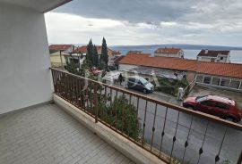 Prostrani dvosobni stan s pogledom na more u centru Crikvenice, Crikvenica, Διαμέρισμα