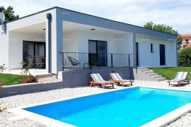 Kuća Prodaje se prizemna kuća s bazenom u okolici Marčane, Marčana, Casa