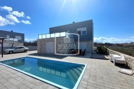 Privlaka - Moderna villa s bazenom 197m2 - 499000€, Privlaka, بيت