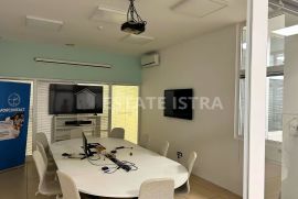 Prodaje se vrhunski poslovni prostor površine 1400 m2 u Puli, Pula, Commercial property