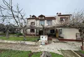 Kuća za renovaciju, Pula, Istra, Pula, Haus