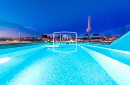 Mandre - luksuzni objekt s krovnom terasom i bazenom! 749000€, Pag, Stan