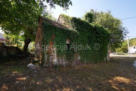 Imotski kamena kuća sa okućnicom Kamenmost, Imotski, Ev