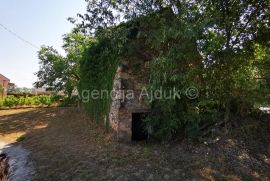 Imotski kamena kuća sa okućnicom Kamenmost, Imotski, Ev