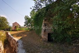 Imotski kamena kuća sa okućnicom Kamenmost, Imotski, Casa
