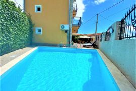 Grižane, okolica - sniženo !!! autohtona adaptirana kuća s bazenom kuća s bazenom, Vinodolska Općina, Famiglia