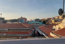 RIJEKA, CENTAR - poslovna zgrada 537m2 u strogom centru grada + krovna terasa 140m2, Rijeka, Gewerbeimmobilie