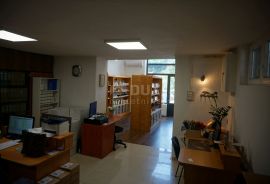 RIJEKA - Poslovni prostor u centru - prodajno, uredski i skladišni prostor, Rijeka, Poslovni prostor