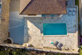 Pobri- Prekrasna kuća od 200 m2  sa bazenom, Opatija - Okolica, بيت
