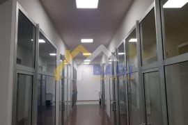 Poslovni prostor od 207 m2 u centru Zaboka, Zabok, Εμπορικά ακίνητα