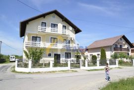 Velika kuća-razne mogućnosti korištenja (više obitelji,najam radnicima) (prodaja), Velika Gorica - Okolica, Kuća