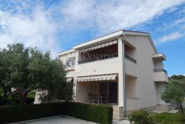 Kuća sa tri stana i bazenom, Zadar - Okolica, Σπίτι