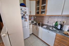 Kuća sa 11 apartmana, garaža, okućnica za parking, 70 m od mora, Šibenik - Okolica, Ev