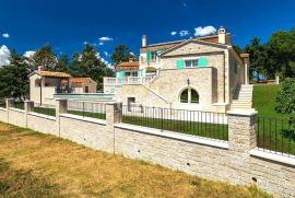 Impresivna vila s velikom okućnicom u centralnoj Istri, Pazin, Famiglia