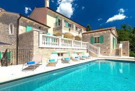 Impresivna vila s velikom okućnicom u centralnoj Istri, Pazin, Casa