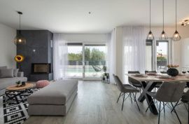 Moderna villa 150M2 , terasa 40m2 ,POGLED NA MORE,, Vodnjan, بيت