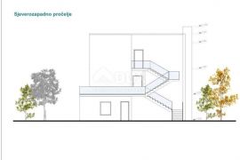 ISTRA, MEDULIN- Kuća sa dva stana i projektom! 120 m od mora!, Medulin, Casa