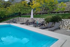 Buzet - samo kod nas, prelijepa katnica s bazenom i velikim imanjem, Buzet, Famiglia