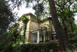 OPATIJA- unikatna Opatijska villa s 2 komforna stana- 2. RED DO MORA!!!! - ukupno 484m2, Opatija, Casa