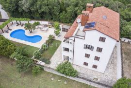 ISTRA,BANJOLE - Prodaja ekskluzivne apartmanske kuće 150m od mora!, Medulin, Famiglia