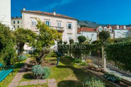 Prodaje se impozantni stan na atraktivnoj lokaciji u Pilama, Dubrovnik, Dubrovnik, Stan