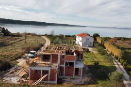 ZADAR, RAŽANAC - Prekrasna vila u izgradnji na 100m od mora, Ražanac, Kuća