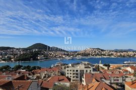 Prodaja stana za renovaciju s pogledom na more u Dubrovniku, Dubrovnik, Apartamento