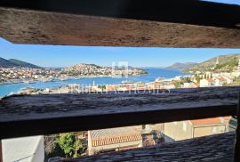 Prodaja stana za renovaciju s pogledom na more u Dubrovniku, Dubrovnik, Stan