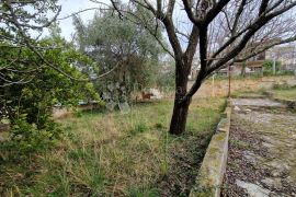 Kuća u Pješčanoj uvali s građevinskim zemljištem, Medulin, Casa