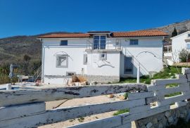 Istočna Istra, renovirana kuća sa prekrasnim pogledom na more, Labin, Haus