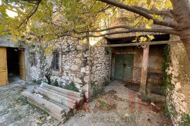 PRIVLAKA - kamena kuća sa velikom okućnicom, Privlaka, Casa