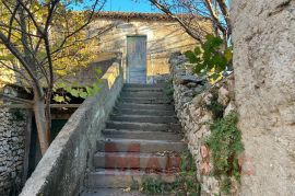 PRIVLAKA - kamena kuća sa velikom okućnicom, Privlaka, Σπίτι