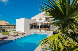 Poljica Brig - Luksuzna villa s bazenom, okružena prirodom! 1.500.000€, Nin, Дом