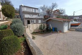 Kuća s garažom i panoramskim pogledom, Crikvenica, Ev