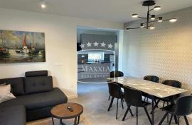 Diklo - luksuzan 4.5 sobni stan 50m do mora krovna terasa! 450000€, Zadar, Appartement