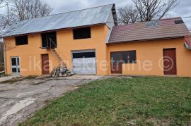LIČKI OSIK - Vukšić - obiteljkska kuća, garaža, pomoćni objekt, Gospić - Okolica, بيت
