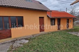 LIČKI OSIK - Vukšić - obiteljkska kuća, garaža, pomoćni objekt, Gospić - Okolica, Maison