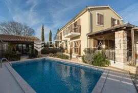 Istra, Peresiji, jedinstvena samostojeća kuća 200m2 s bazenom, Svetvinčenat, Maison