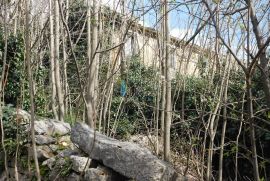 Crikvenica, kamena ruševina na 580 m2 zemljišta s velikim potencijalom!, Crikvenica, Ev