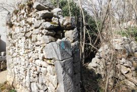 Crikvenica, kamena ruševina na 580 m2 zemljišta s velikim potencijalom!, Crikvenica, بيت