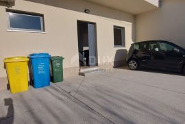 RIJEKA, MARTINKOVAC-stan sa poslovnim prostorom i garažama, Rijeka, Διαμέρισμα