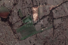 ISTRA,SVETVINČENAT - Prostrano poljoprivredno zemljište u blizini naselja, Svetvinčenat, Tierra