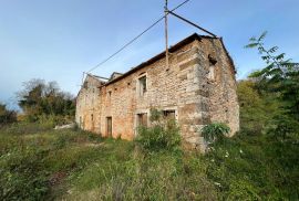 ISTRA, OPRTALJ - Imanje s 4 istarske kamene ruševine na velikoj parceli, Oprtalj, Kuća