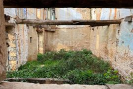 ISTRA, OPRTALJ - Imanje s 4 istarske kamene ruševine na velikoj parceli, Oprtalj, Kuća