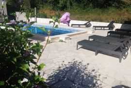 ISTRA, BUZET (okolica) – Apartmanska kuća s bazenom okružena mirom i prirodom, Buzet, Casa