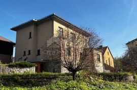 VRBOVSKO - Povijesna urbana vila, 515 m2, 1500 m2 okućnice, PRILIKA!, Vrbovsko, بيت