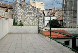 ŠIBENIK, CENTAR - Kuća i konoba s velikim potencijalom u centru grada, Šibenik, House